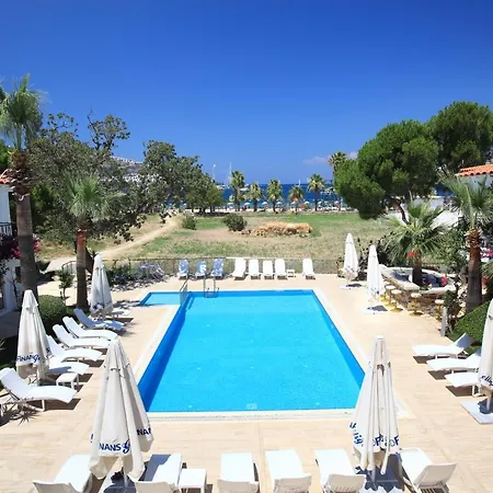 Catamaran Hotel